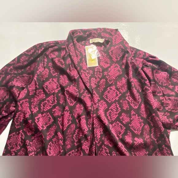 NEW Plus 2X Michael Kors Fuchsia Snake Prnt Satin‎ V Neck Long Sleeve Top $110 - Picture 5 of 8
